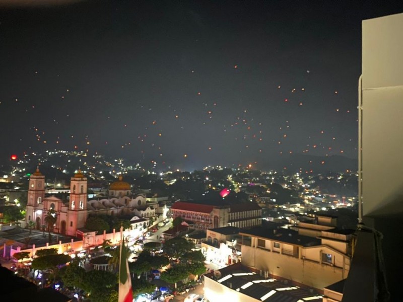 Suelta masiva de globos en San Andrés Tuxtla