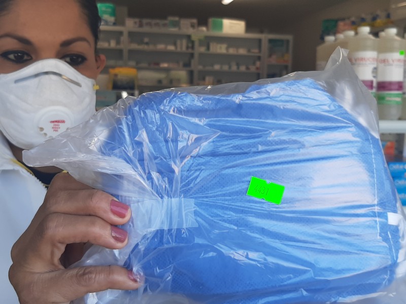 Suficiente inventario de cubrebocas y gel antibacterial en farmacias