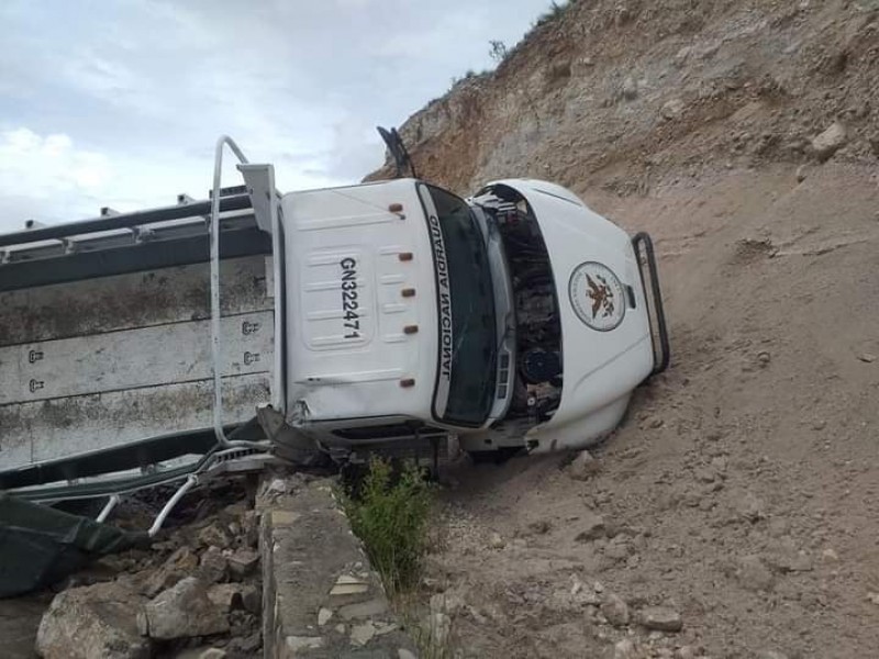 Sufre accidente camión de la GN en Cuacnopalan