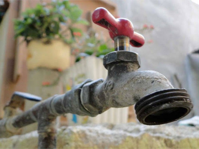 Sufren crisis de agua en Las Quintas, Guadalupe