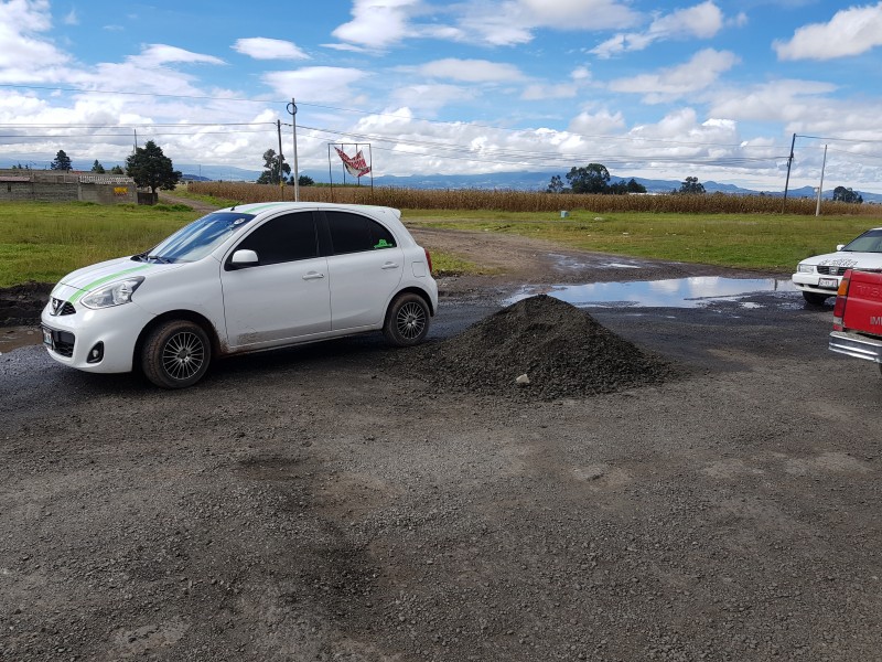 Sufren habitantes por baches en Almoloya