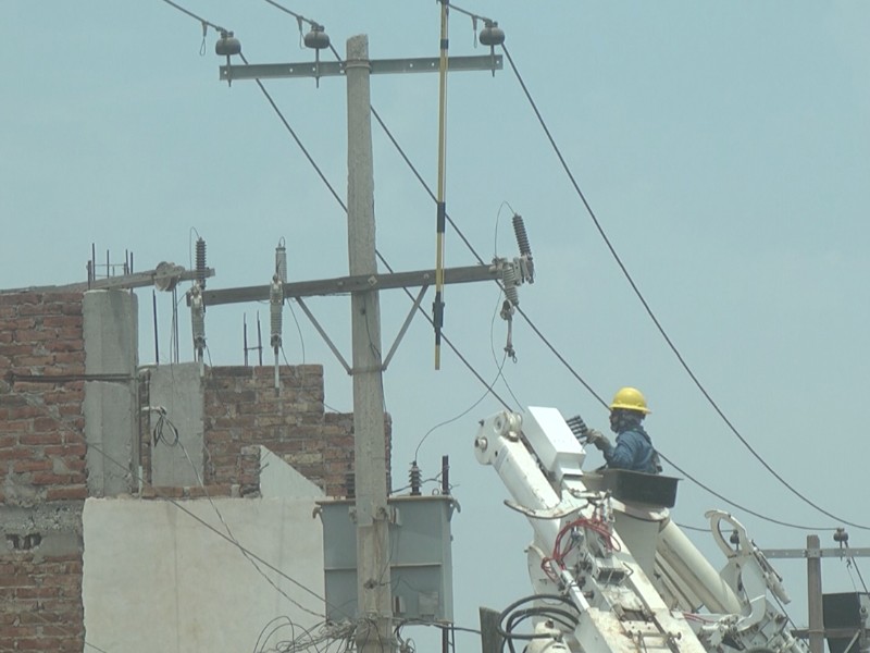Sufren sinaloenses por apagones y elevadas tarifas de la CFE