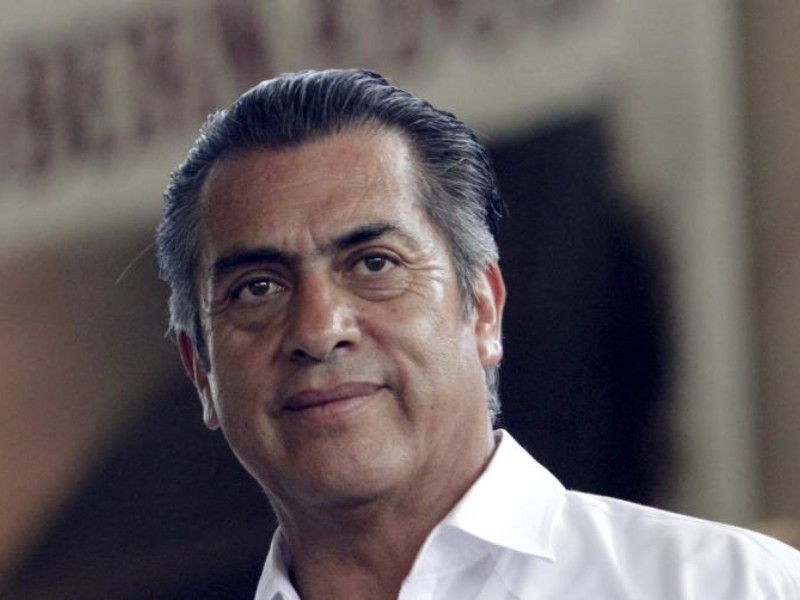 Sujeto armado incendia casa de El Bronco, ex candidato presidencial