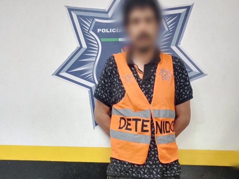 Sujeto es detenido tras golpear a un hombre con varilla