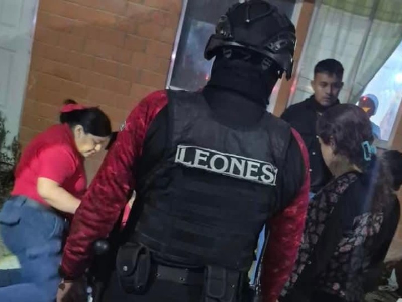 Sujeto golpea a su pareja y salta de una azotea en Tehuacán