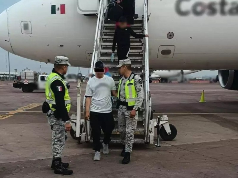 Sujeto intentó secuestrar avión; aterrizó en aeropuerto de Guadalajara