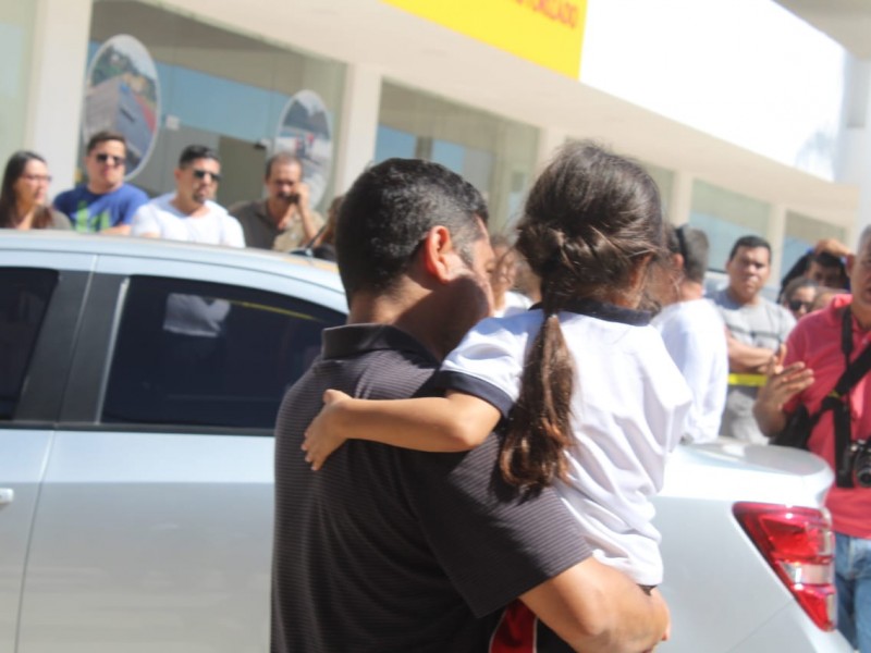 Sujeto mantuvo rehenes en escuela de BadeBa