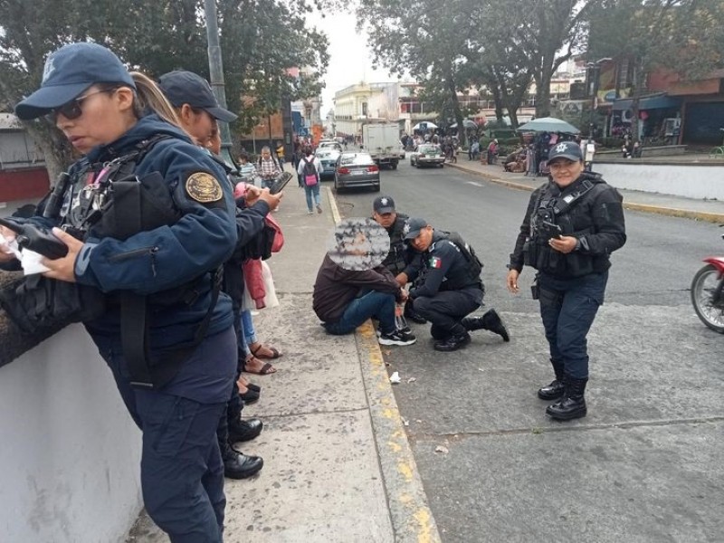 Sujeto trató de aventarse desde el puente Xallitic en Xalapa