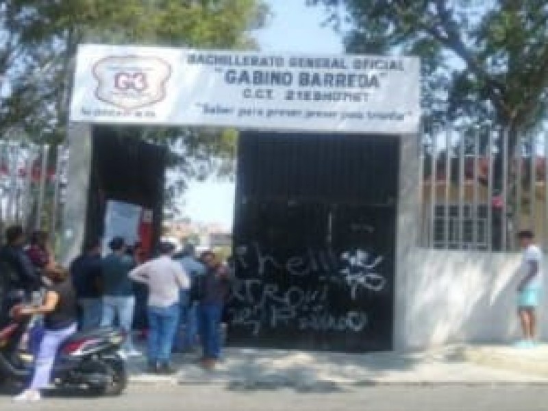 Sujetos armados entran a robar a los alumnos de bachillerato