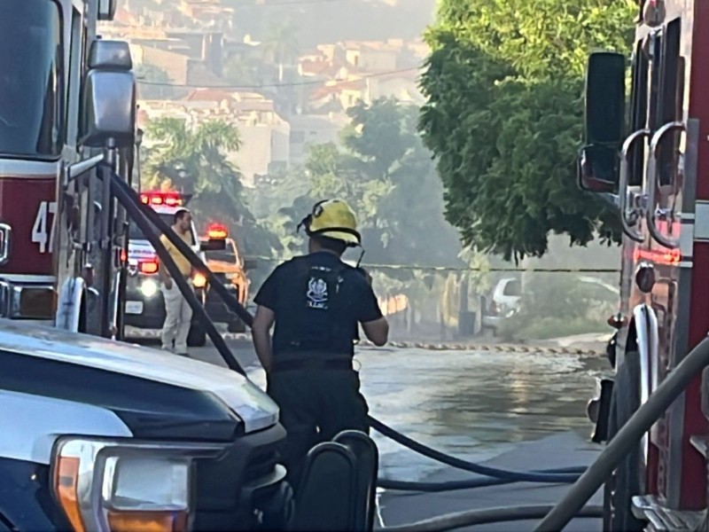 Sujetos armados incendian residencia en Colinas de San Miguel