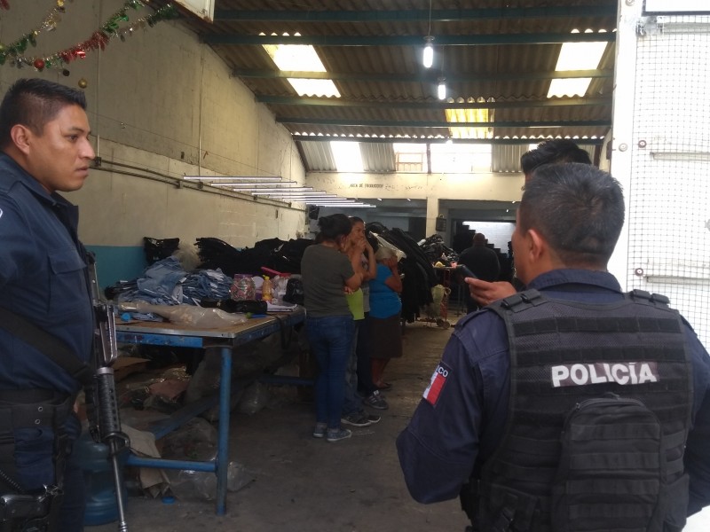 Sujetos armados roban en taller de maquiladora