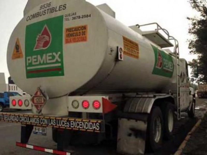 Sujetos armados roban pipa de Pemex