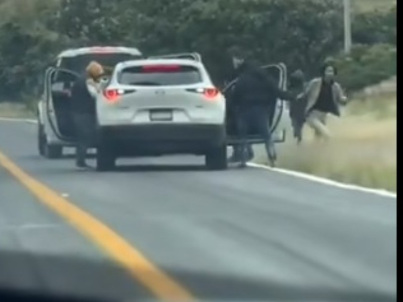 Sujetos asaltan a pareja en carretera Juventino Rosas – Guanajuato