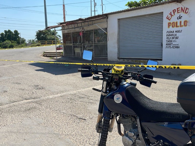 Sujetos dañan a balazos una frutería en la colonia Alcanfores en Navolato