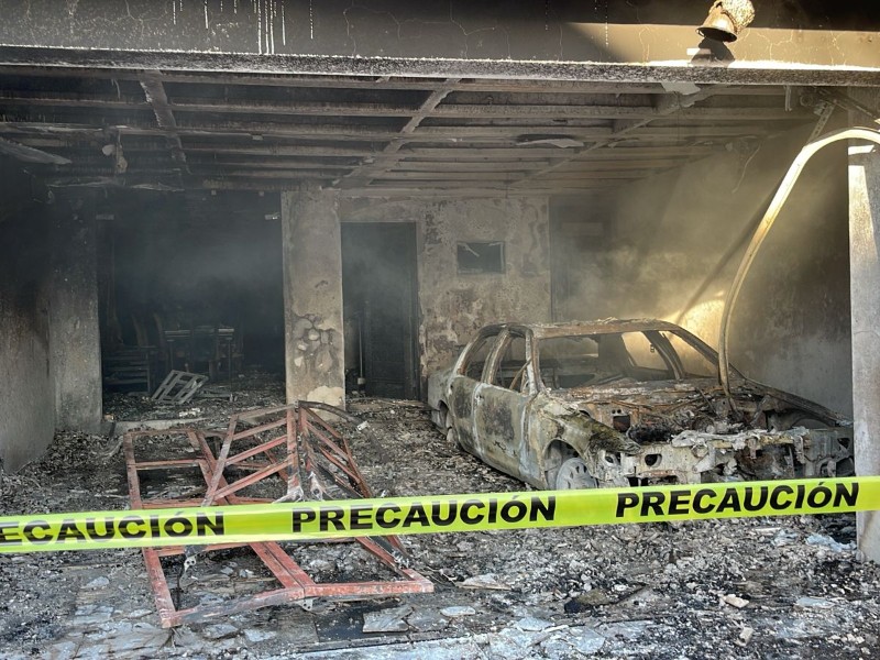 Sujetos queman una residencia en el fraccionamiento Portalegre