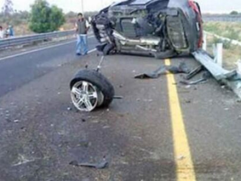 Suman 11 muertos por accidente carretero