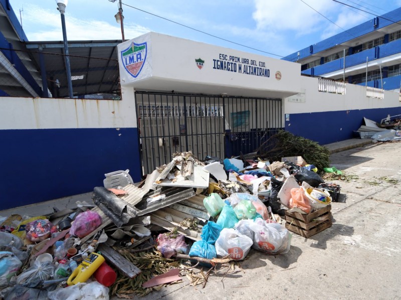 Suman 143 escuelas afectadas por Otis en Acapulco