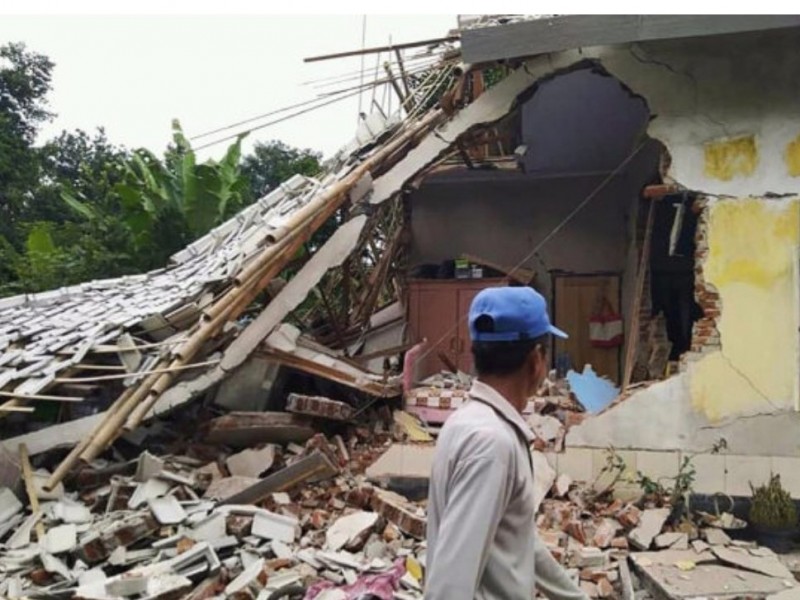 Suman 3 los muertos por sismo en Indonesia