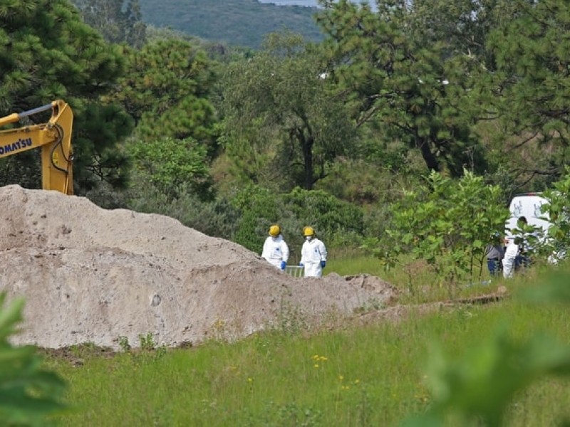 Suman 44 cuerpos hallados en fosa de Zapopan