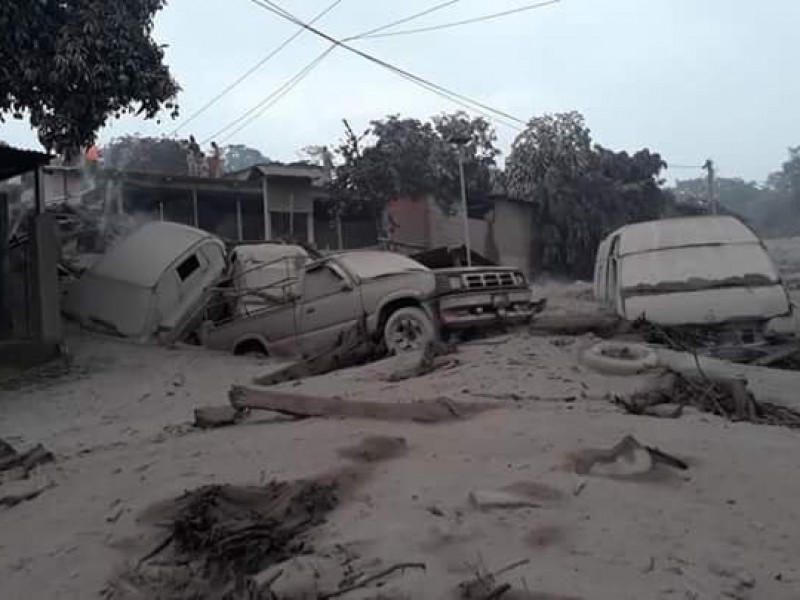 Suman 65 muertos por erupción de volcán