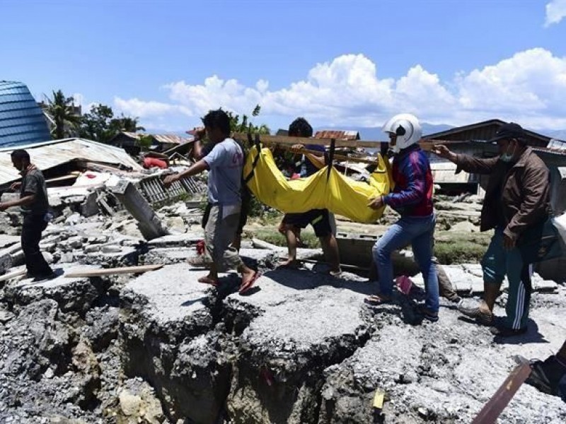 Suman 832 muertos por tsunami en Indonesia