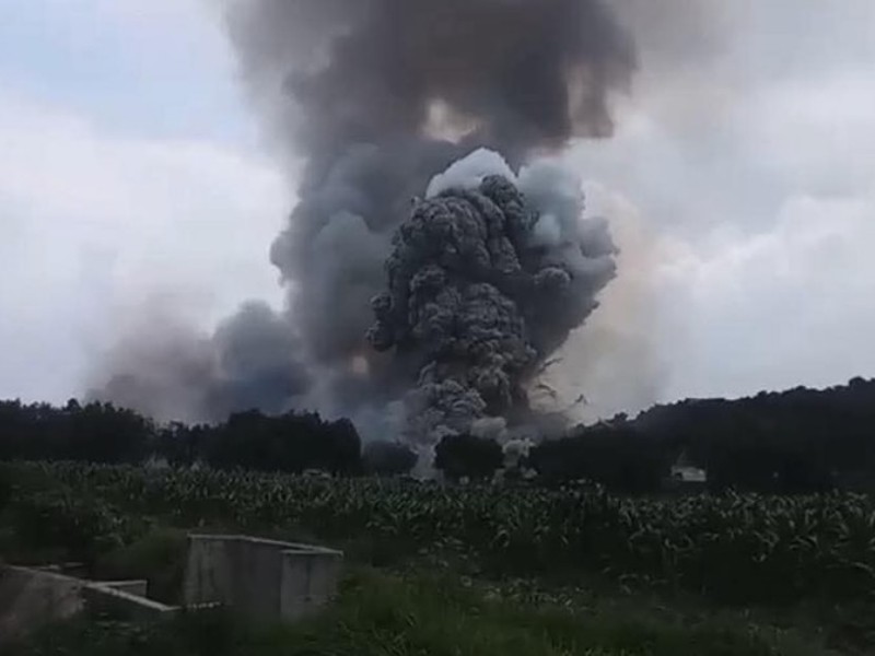 Suman dos muertos tras explosión en Tultepec