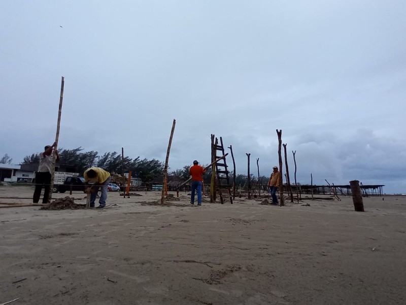 Suman esfuerzos para rehabilitar zona de playa en Tuxpan