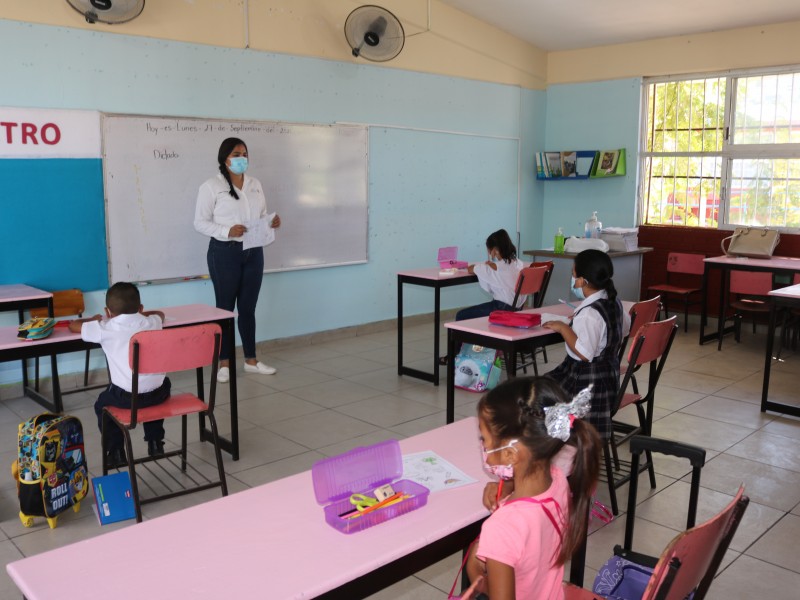 Suman más de 13,000 alumnos que acuden a clases presenciales