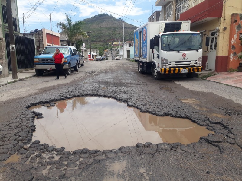 Suman más de 20 baches en Luis G.Urbina