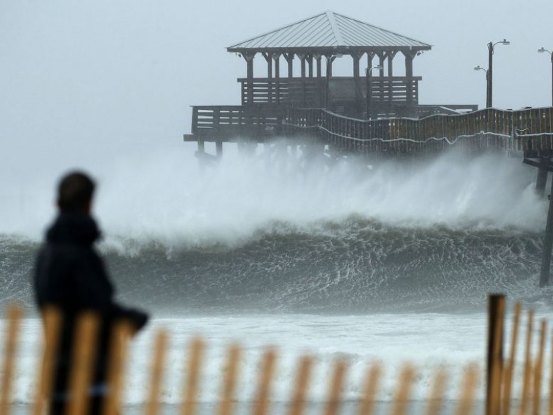 Suman siete los muertos por huracán Florence