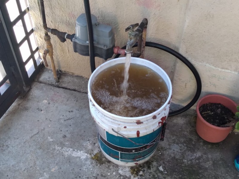 Suministran agua potable sucia en Hacienda Valle II