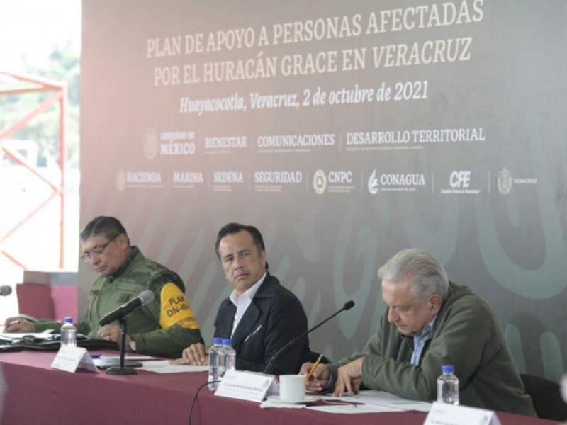 Supervisa AMLO acciones en apoyo a afectados por huracán Grace