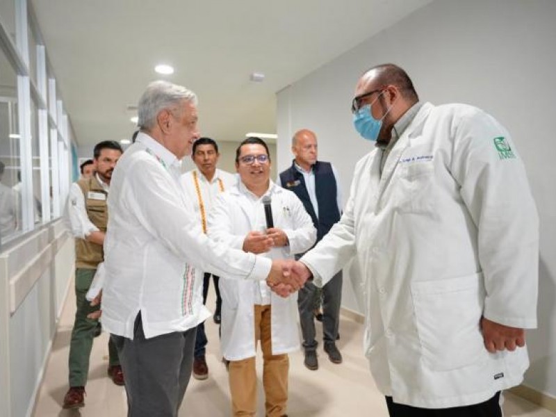 Supervisa Amlo sistema de Salud IMSS Bienestar en Juchitán