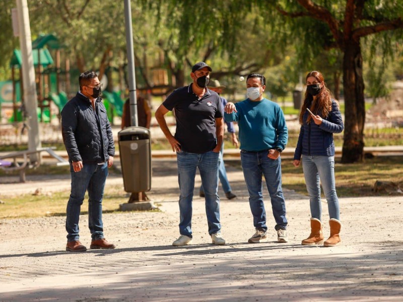 Supervisa Luis Nava rehabilitación del parque de Epigmenio González