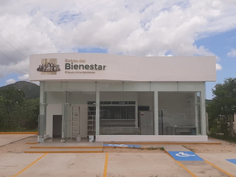 Supervisan obras del banco de Bienestar