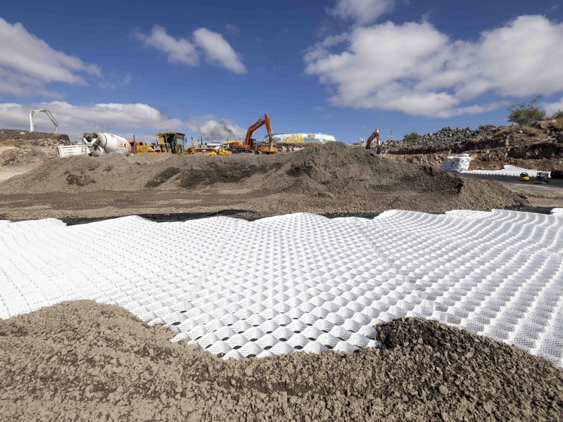 Supervisan construcción del patio de maniobras de unidades qrobus