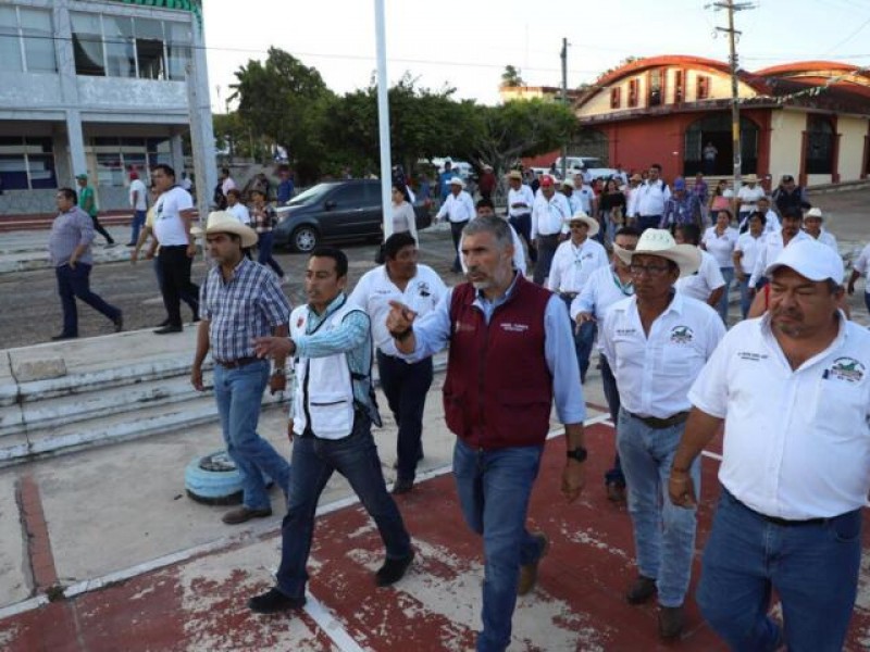 Supervisan en La Libertad trabajos de rehabilitación del parque central