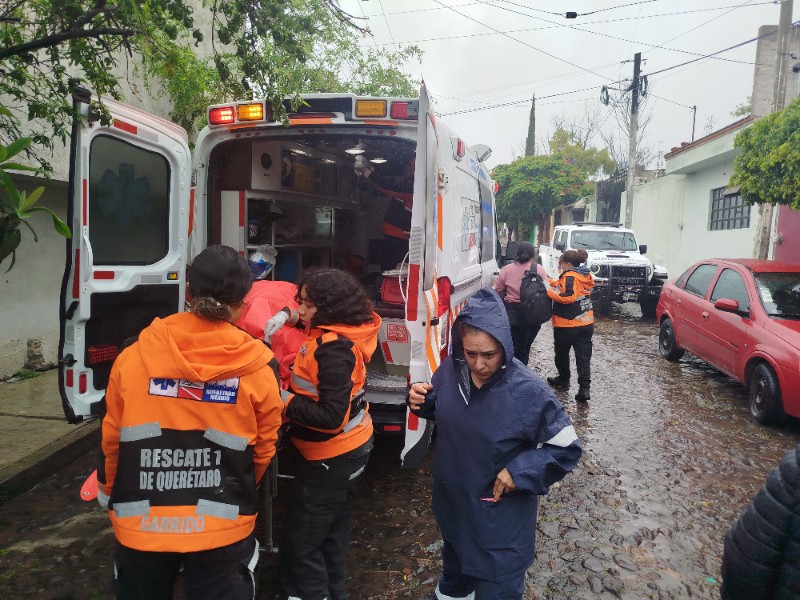 Supervisan lluvias y atienden emergencia por descarga eléctrica en Querétaro