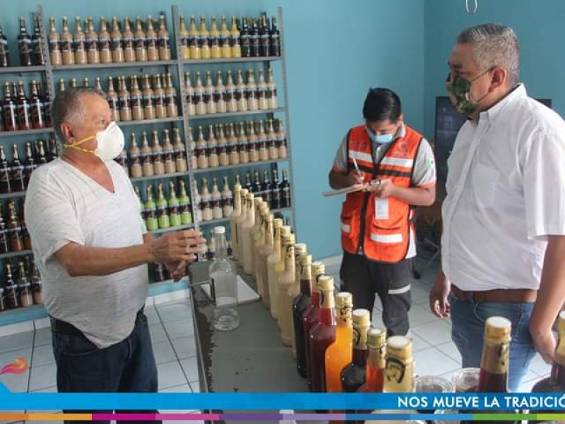 Supervisan medidas de higiene en negocios de Comala