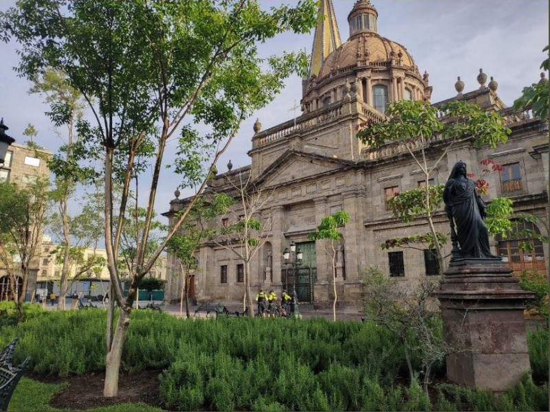 Supervisan obras de renovación en plaza de Armas y Universidad