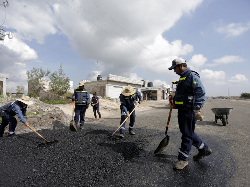 Supervisan obras en la carretera estatal 413