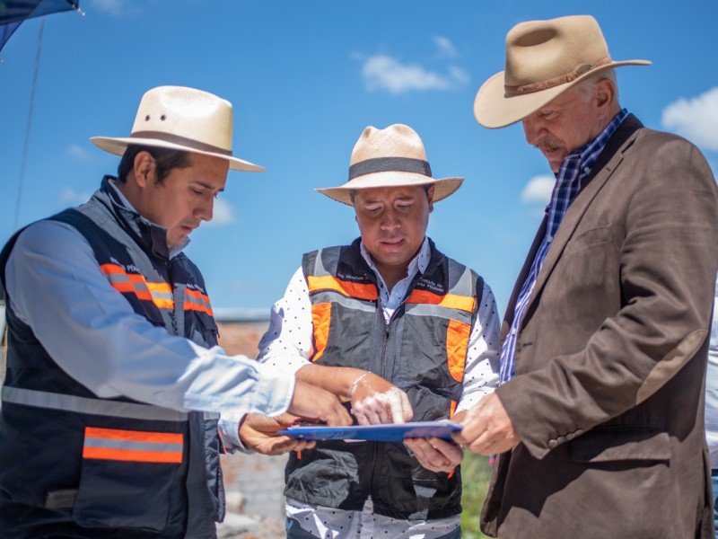 Supervisan obras que beneficiarán a 4 mil 500