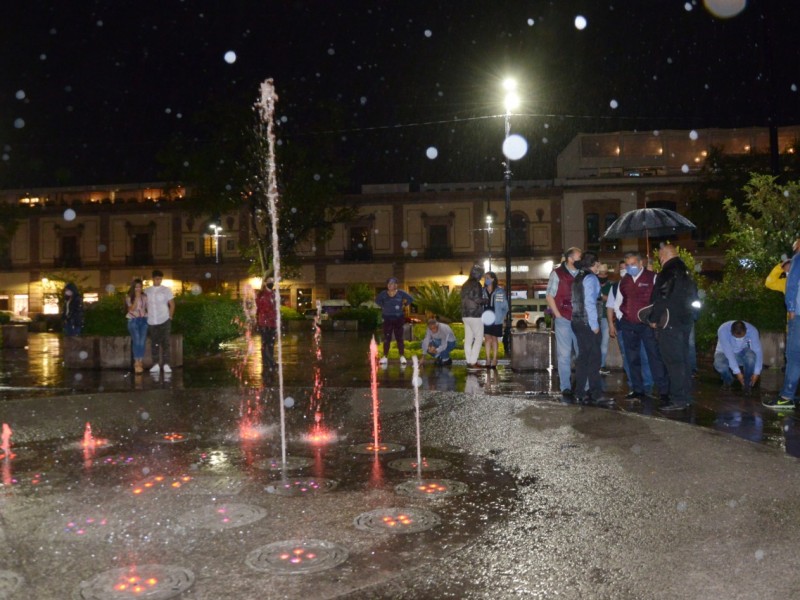 Supervisan pruebas de encendido de fuente danzarina