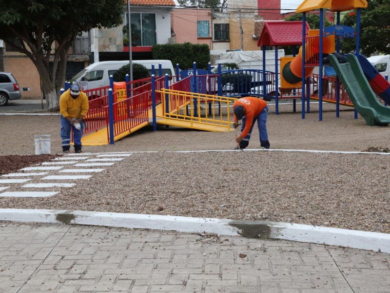 Supervisan rehabilitación del parque en Bosques del Sol