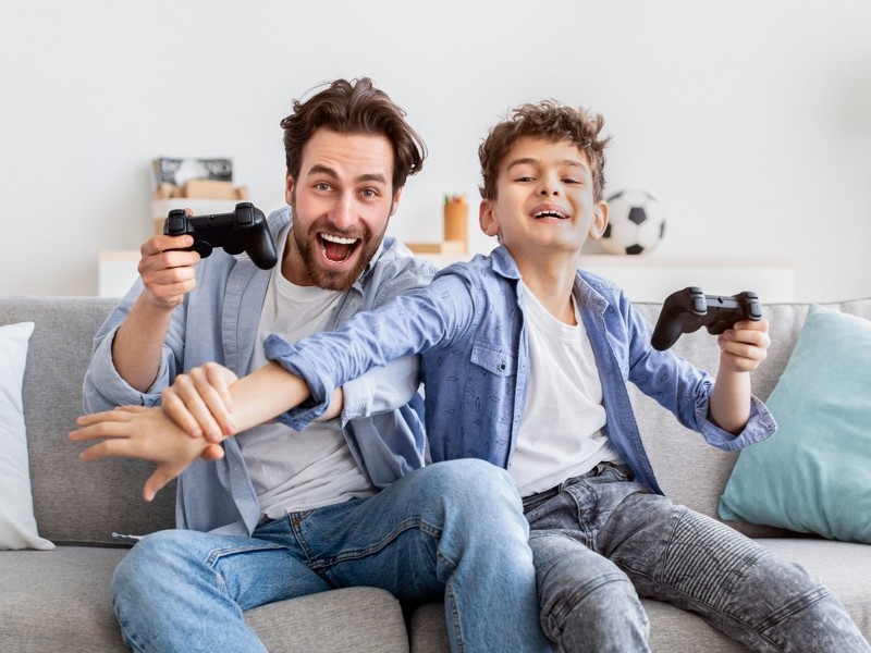 Supervisar es prevenir problemas cuando los niños juegan videojuegos