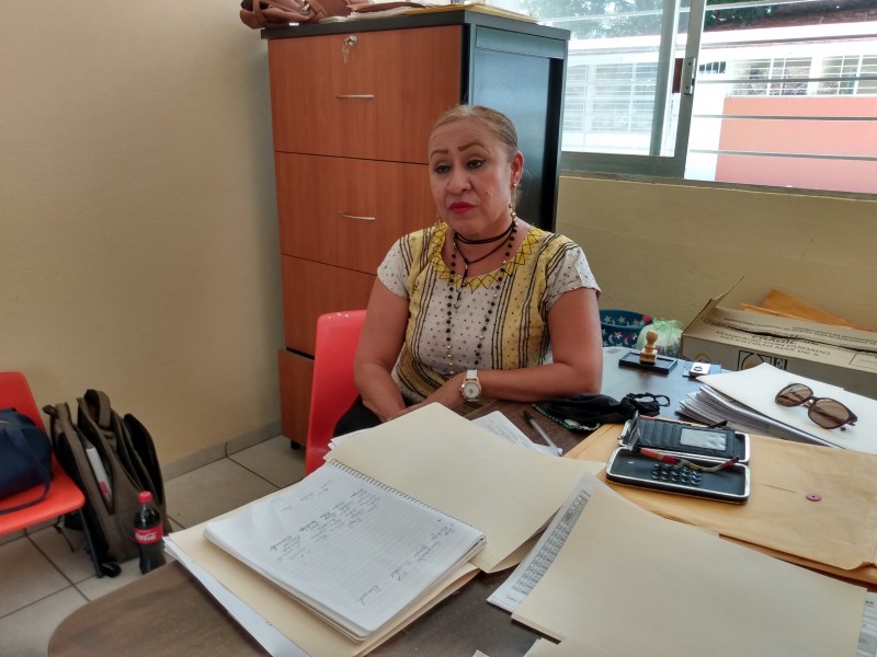 Supervisora Escolar niega retención de documentos oficiales