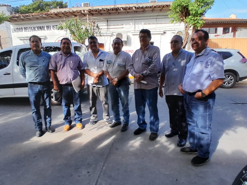 Supervisores de Secundarias Técnicas protesta en Juchitán