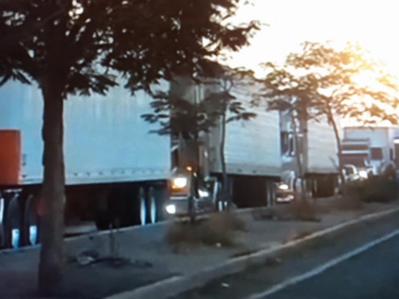 Suplantan a autoridades y bloquean carretera en Vícam