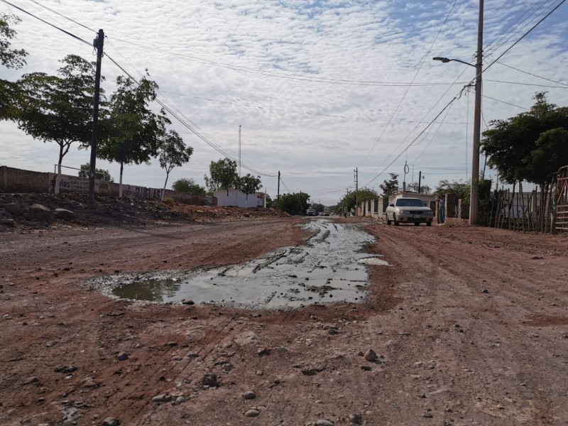 Surge socavón en Nuevo San Miguel