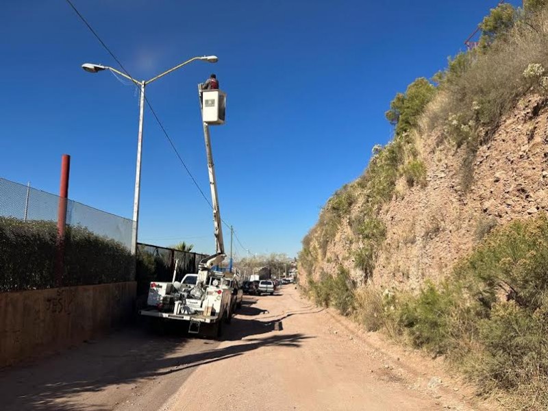 Surten efecto quejas, reparan 157 lámparas dañadas